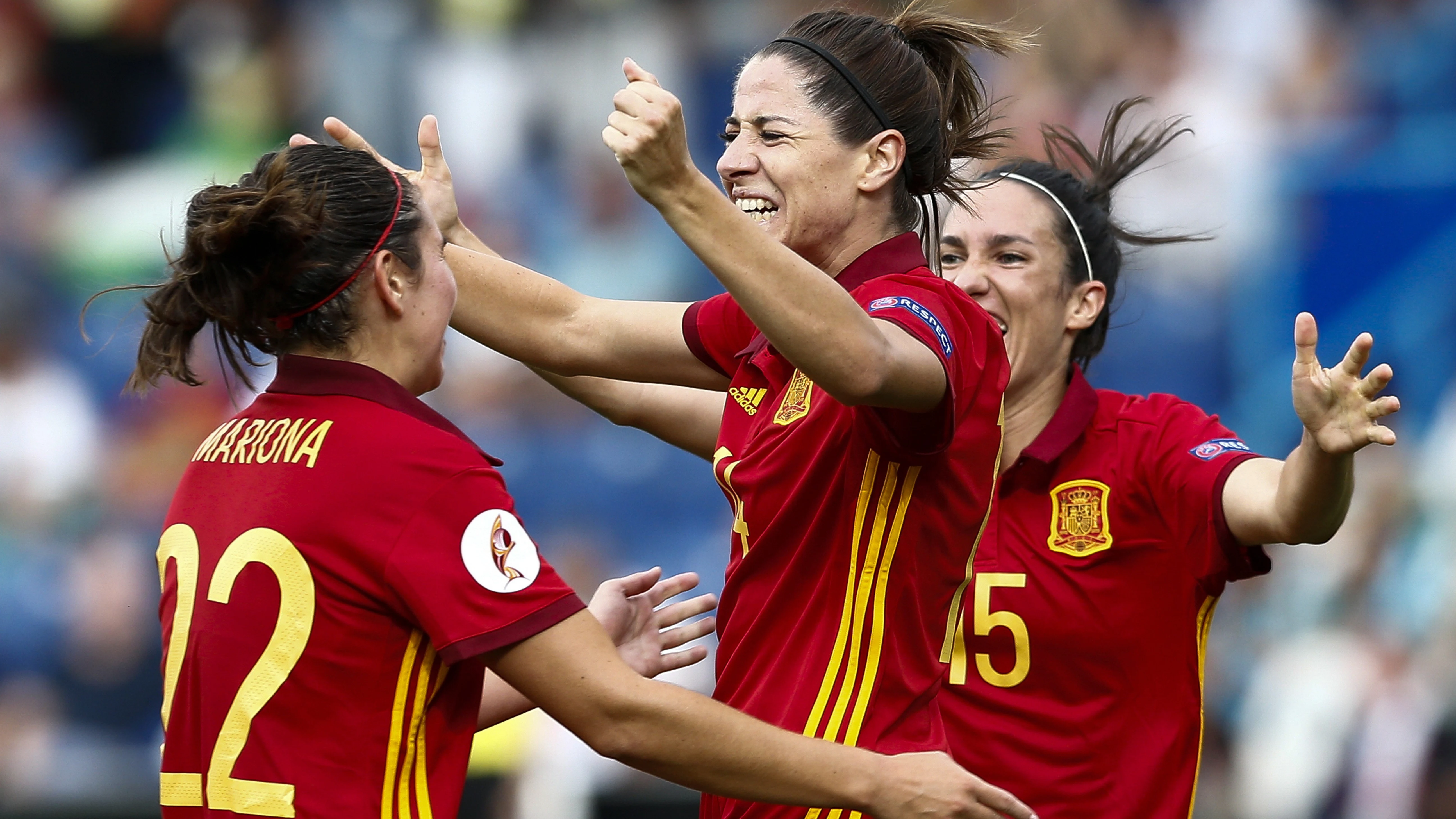 Vicky Losada celebra su gol ante Portugal