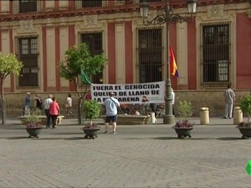 Piden retirar los restos del franquista Queipo de Llano de la Basílica de la Macarena en Sevilla Piden retirar los restos del franquista Queipo de Llano de la Basílica de la Macarena en Sevilla