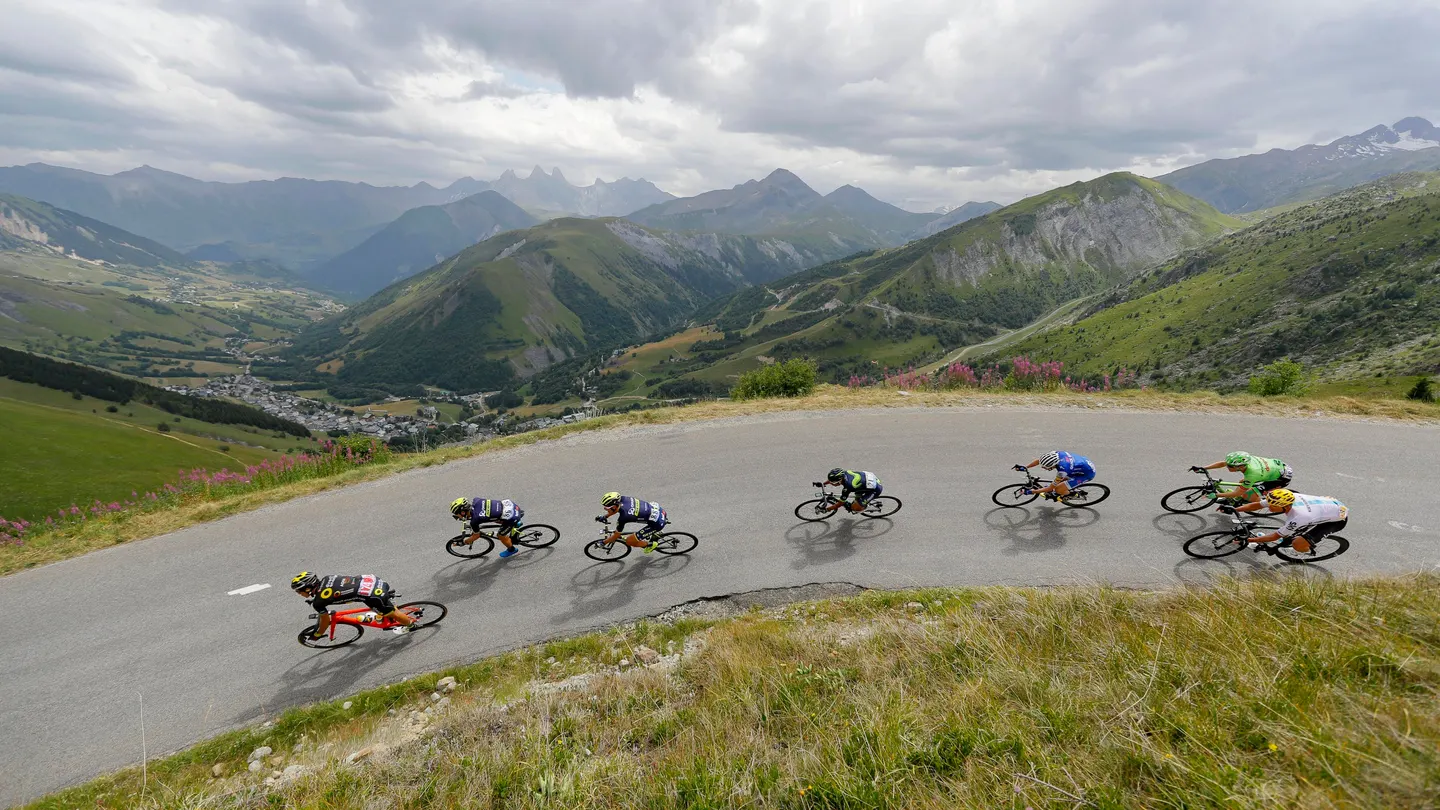 Tour de Francia (19-07-2017) Vista cenital de un grupo de ciclistas en la 17ª Etapa del Tour de Francia