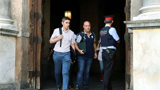 La Guardia Civil abandona el Palau de la Generalitat La Guardia Civil abandona el Palau de la Generalitat