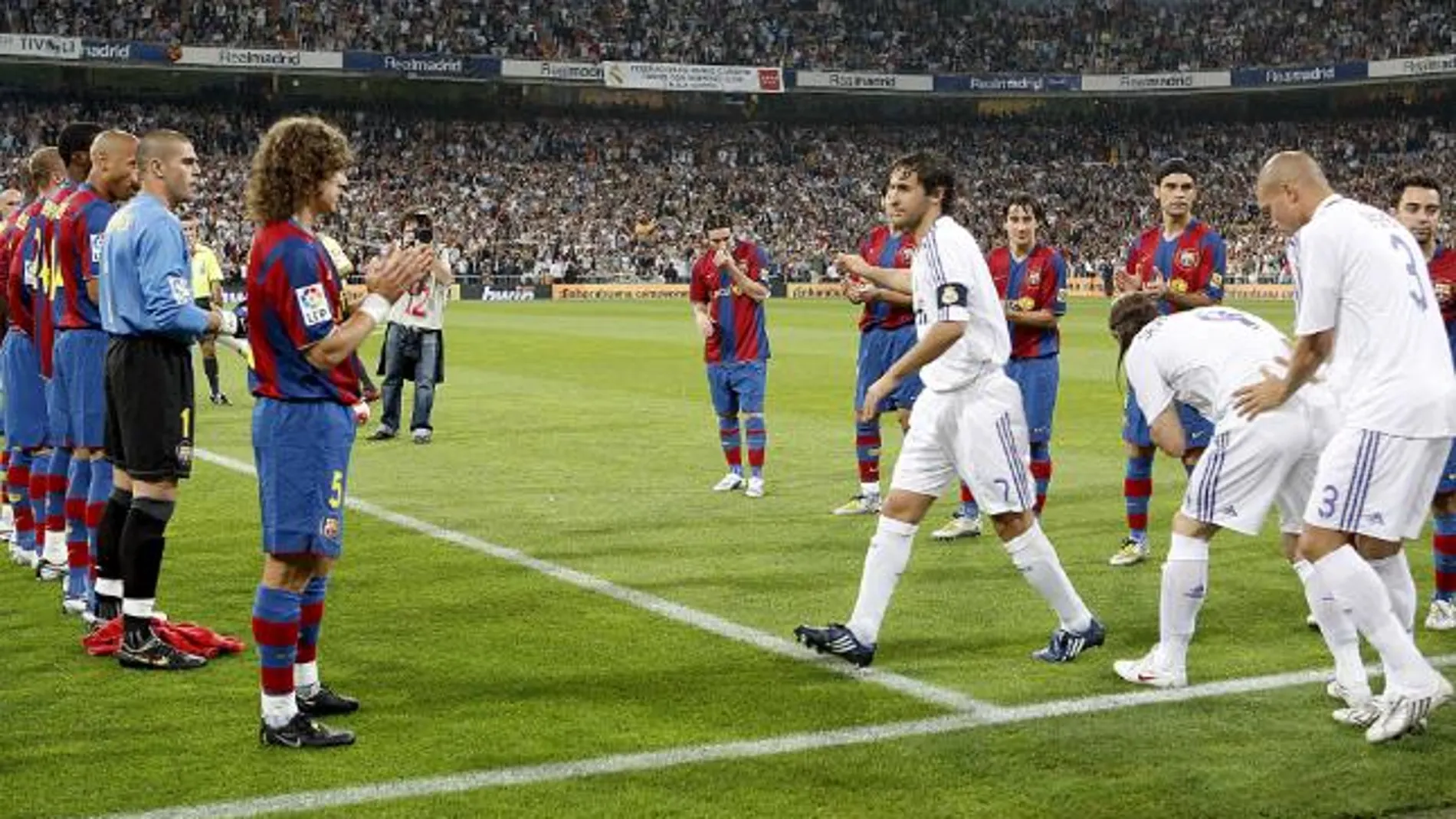 Pasillo del Barcelona al Real Madrid (2008)