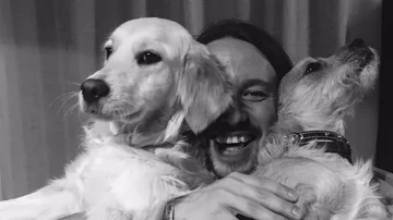 Pablo Iglesias, junto a sus perros