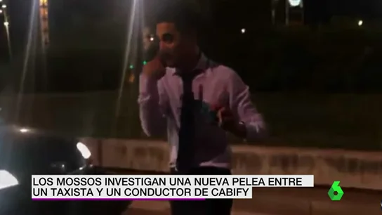 Pelea entre un taxista y un conductor de Cabify en Barcelona Pelea entre un taxista y un conductor de Cabify en Barcelona