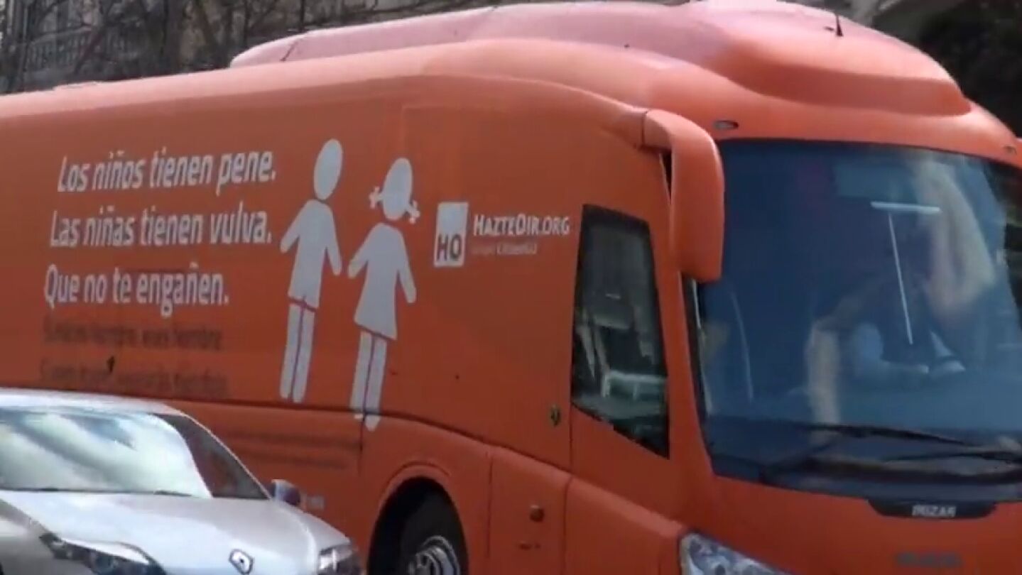 El autob&uacute;s de Hazte o&iacute;r volver&aacute; a circular por Madrid porque la Audiencia de Madrid "no ve delito"