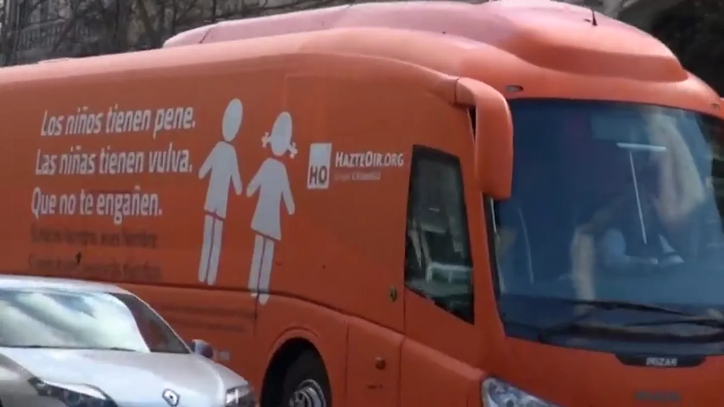El autobús de Hazte oír volverá a circular por Madrid porque la Audiencia de Madrid "no ve delito" El autobús de Hazte oír volverá a circular por Madrid porque la Audiencia de Madrid "no ve delito"