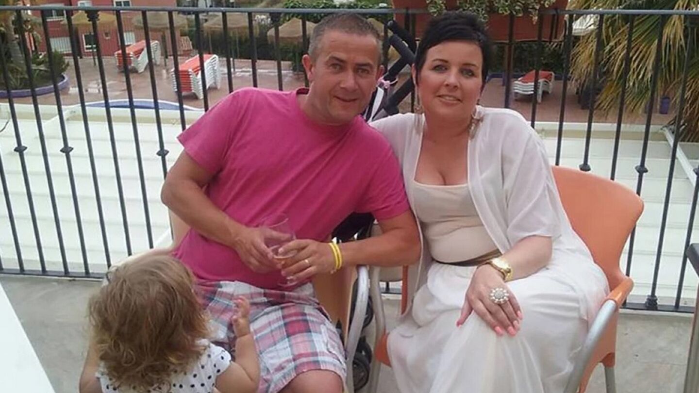 Pareja irlandesa con c&aacute;ncer terminal con una de sus hijas