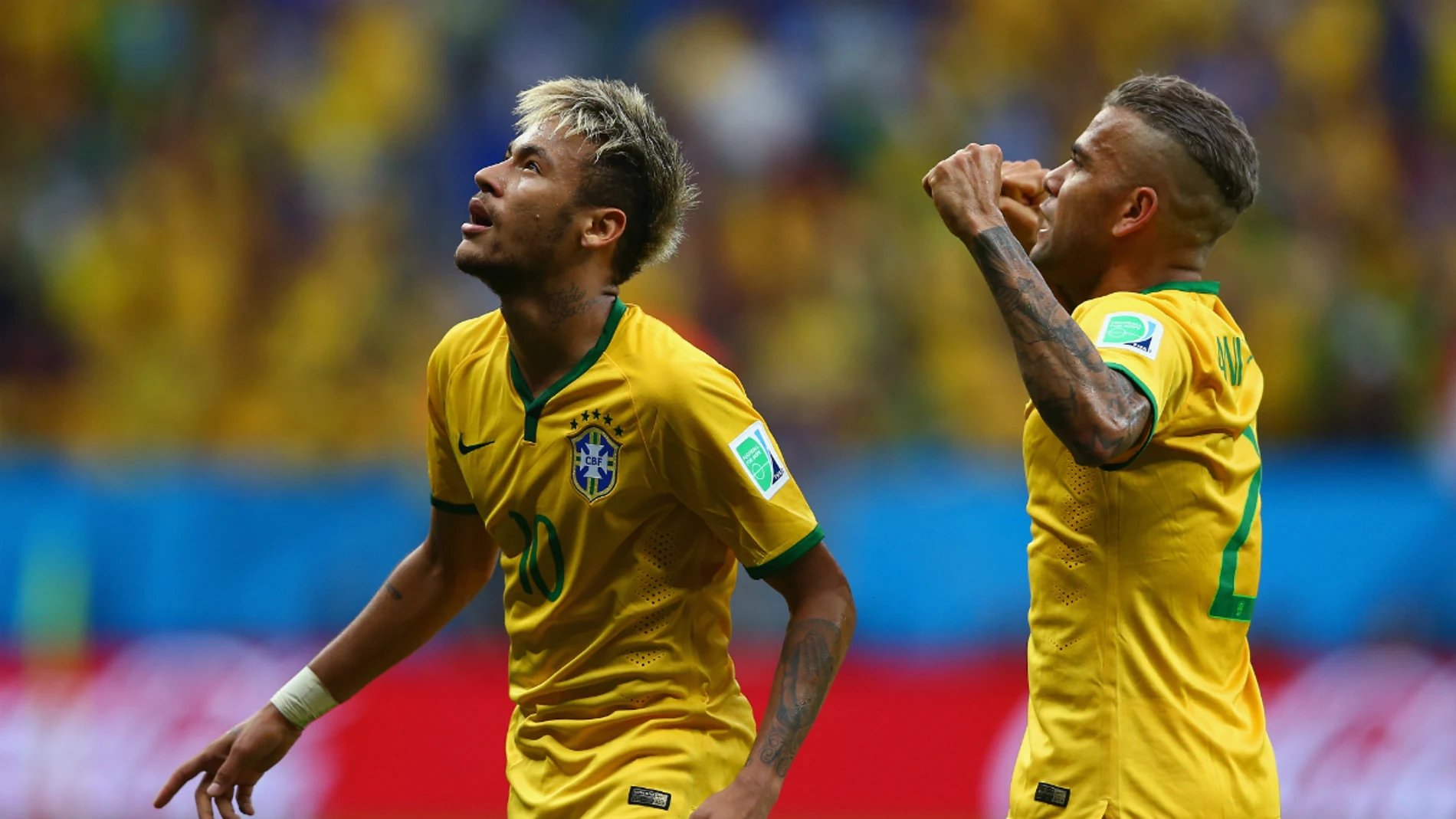 Neymar, con Dani Alves