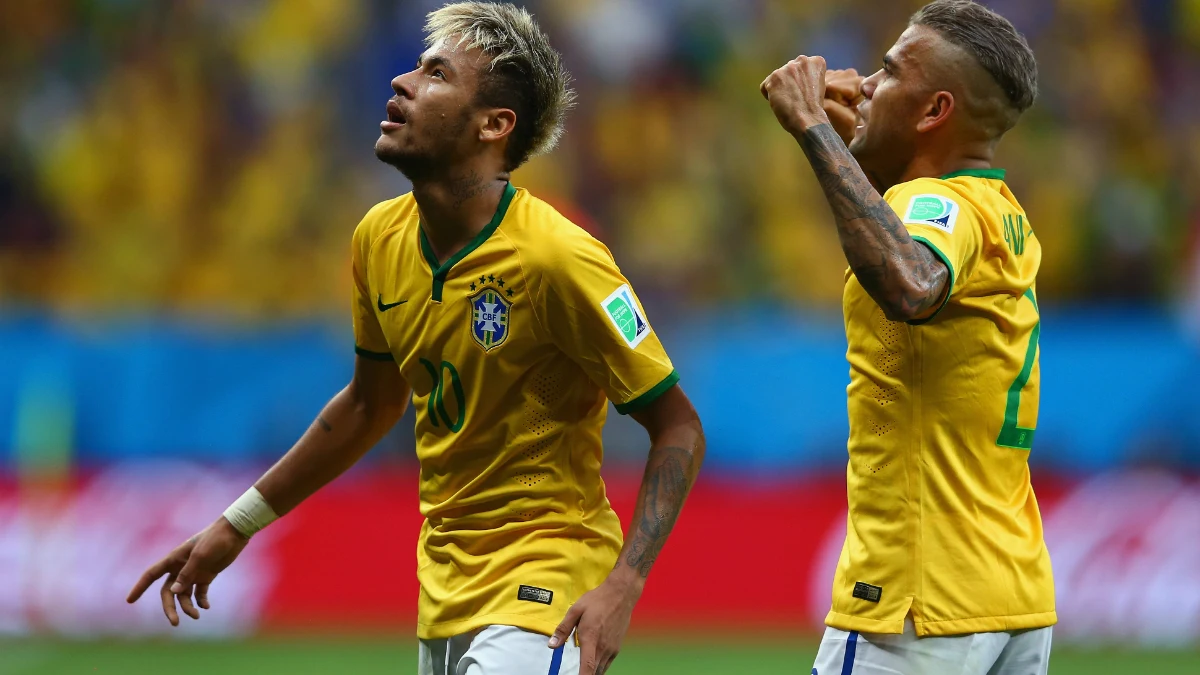 Neymar, con Dani Alves