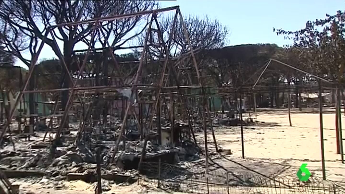 La causa del incendio que arras&oacute; Do&ntilde;ana y Moguer podr&iacute;a ser una negligencia: "Se ha quemado un pueblo, no un camping"
