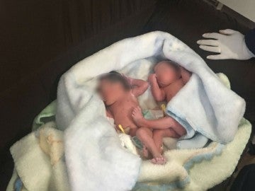 Las gemelas abandonadas Las gemelas abandonadas