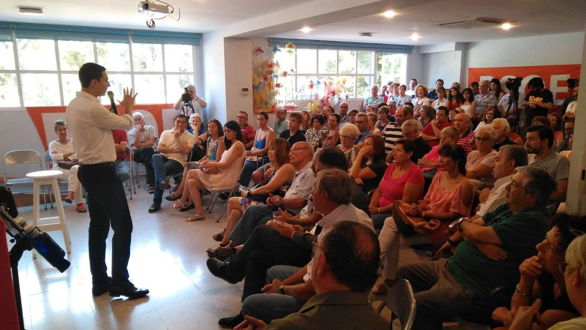 Juan Lobato presentando su candidatura