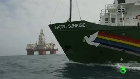 El buque de Greenpeace en las aguas del Ártico El buque de Greenpeace en las aguas del Ártico