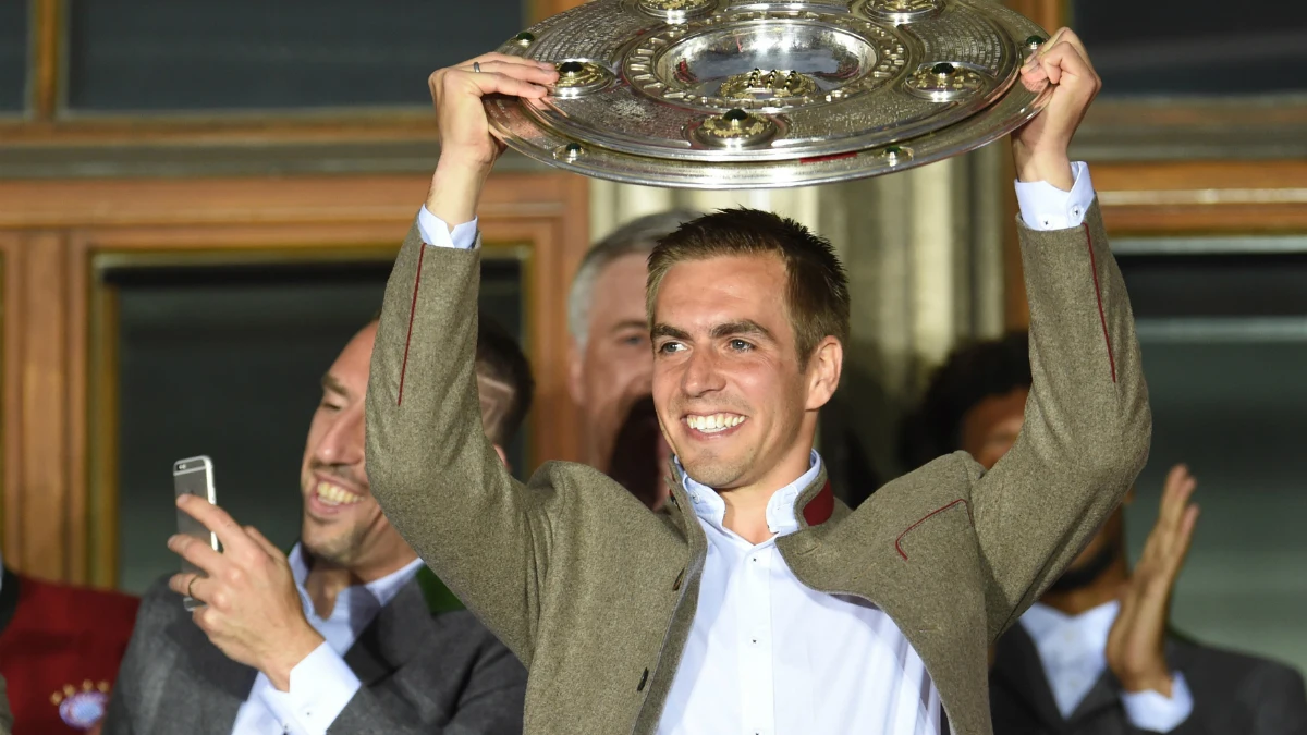 Lahm levanta la Bundesliga Lahm levanta la Bundesliga