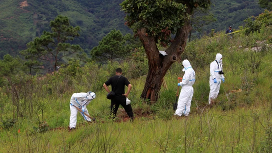 La Policía científica inspecciona la zona La Policía científica inspecciona la zona
