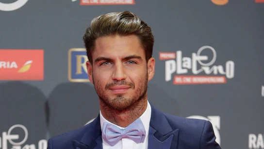 Maxi Iglesias Alfombra roja Premios Platino 2017