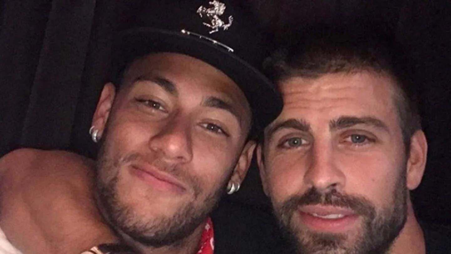 Gerard Piqué con Neymar. Gerard Piqué con Neymar.