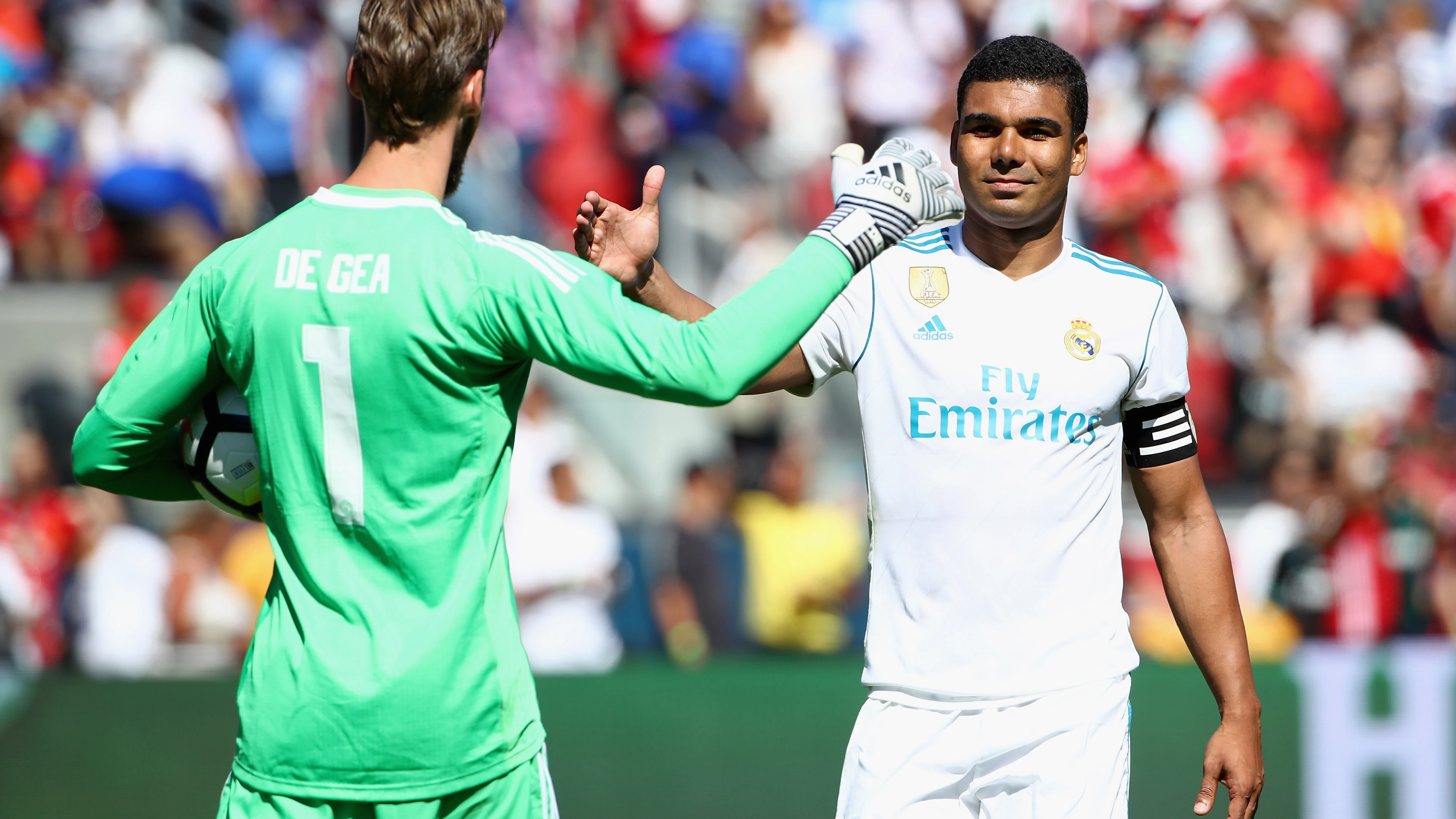 Casemiro saluda a De Gea en un partido de pretemporada Casemiro saluda a De Gea en un partido de pretemporada