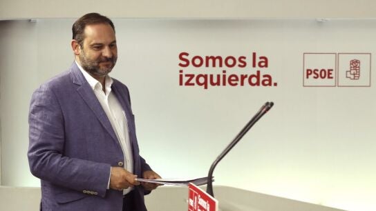 Jos&eacute; Luis &Aacute;balos ante los medios