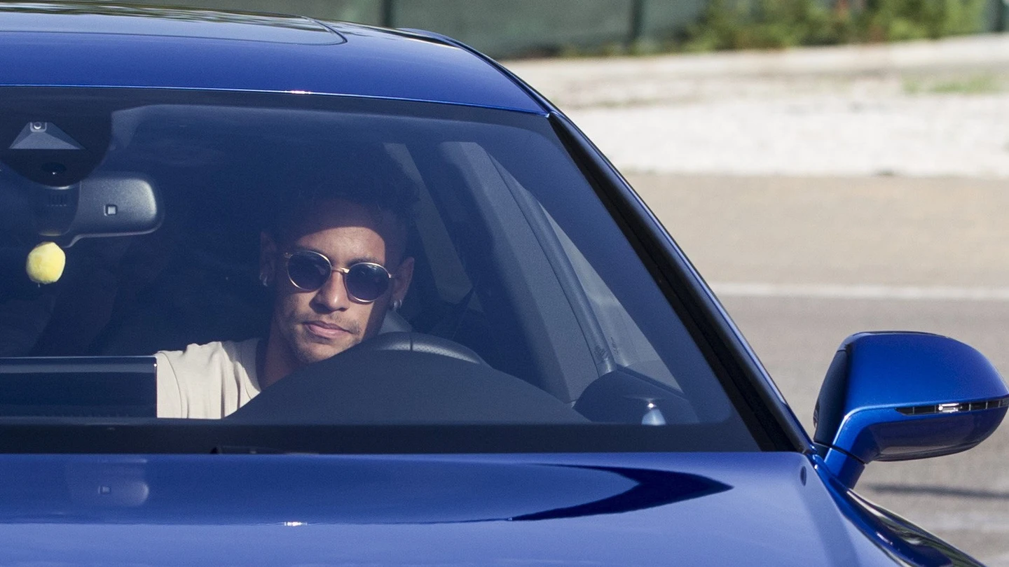 Neymar se presenta al entrenamiento del Barcelona Neymar se presenta al entrenamiento del Barcelona