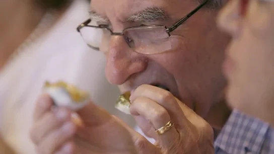 La cocina vanguardista de Mugaritz enamora a un grupo de jubilados: "Cada vez que traen un plato es como si empezara un día nuevo" La cocina vanguardista de Mugaritz enamora a un grupo de jubilados: "Cada vez que traen un plato es como si empezara un día nuevo"