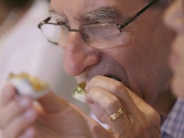 La cocina vanguardista de Mugaritz enamora a un grupo de jubilados: "Cada vez que traen un plato es como si empezara un día nuevo" La cocina vanguardista de Mugaritz enamora a un grupo de jubilados: "Cada vez que traen un plato es como si empezara un día nuevo"