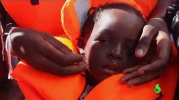 Rescatados 500 migrantes y recuperados ocho cadáveres en aguas del Mediterráneo
