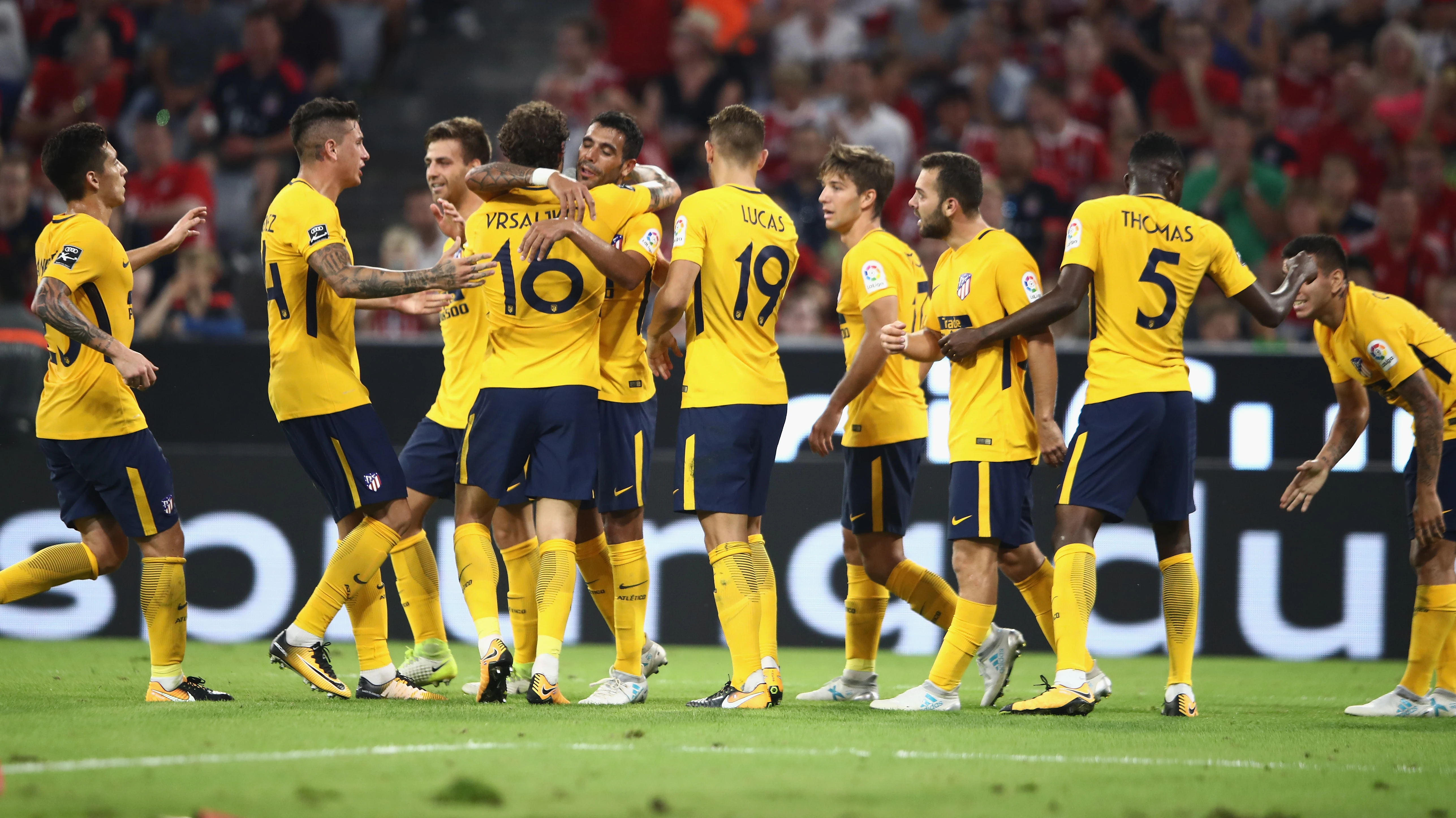 Los jugadores del Atlético celebran la victoria