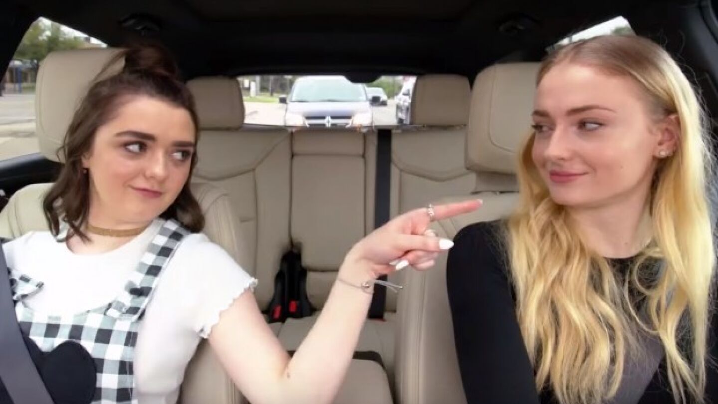 Reuni&oacute;n de las hermanas Stark en Carpool Karaoke