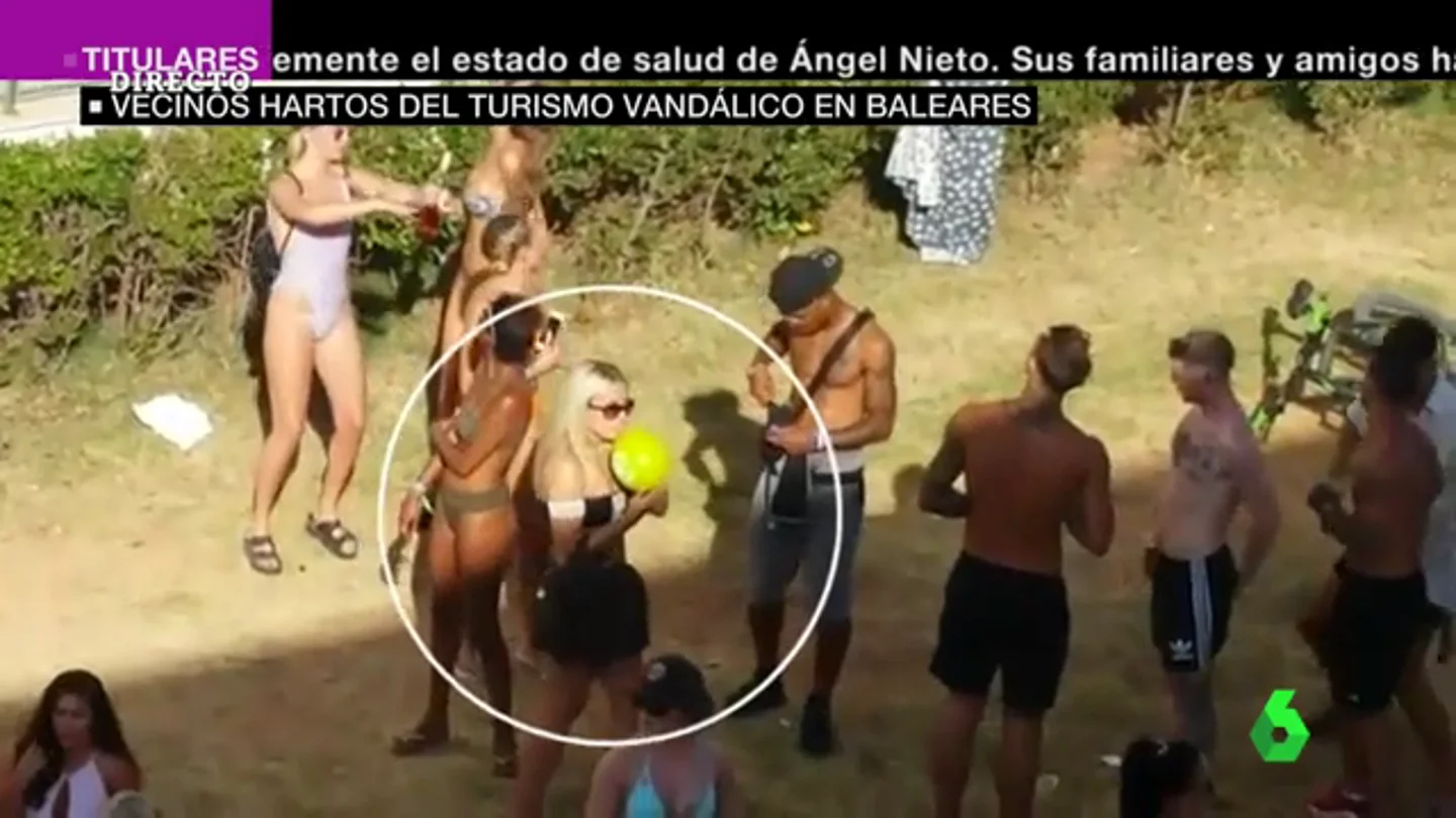 Vecinos de Ibiza hartos del 'turismo de borrachera': "Hay gente masturbándose y duchándose en los balcones" Vecinos de Ibiza hartos del 'turismo de borrachera': "Hay gente masturbándose y duchándose en los balcones"