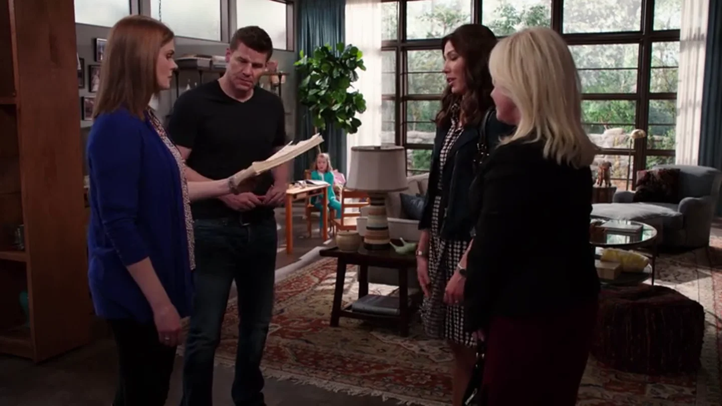 El 'espíritu' de Sweets sorprende el día de su cumpleaños con un emotivo regalo a Booth y Brennan El 'espíritu' de Sweets sorprende el día de su cumpleaños con un emotivo regalo a Booth y Brennan
