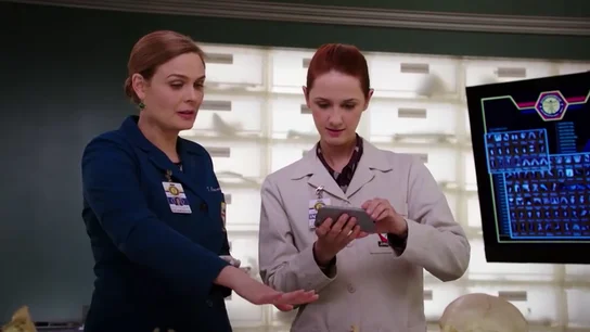 Brennan y su becaria Brennan y su becaria