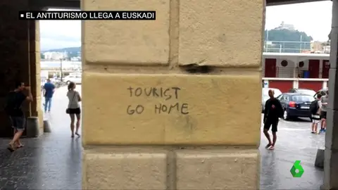 La turismofobia se extiende al País Vasco: "Aquí la violencia ya acabó, esperemos que no surja otro tipo de violencia" La turismofobia se extiende al País Vasco: "Aquí la violencia ya acabó, esperemos que no surja otro tipo de violencia"