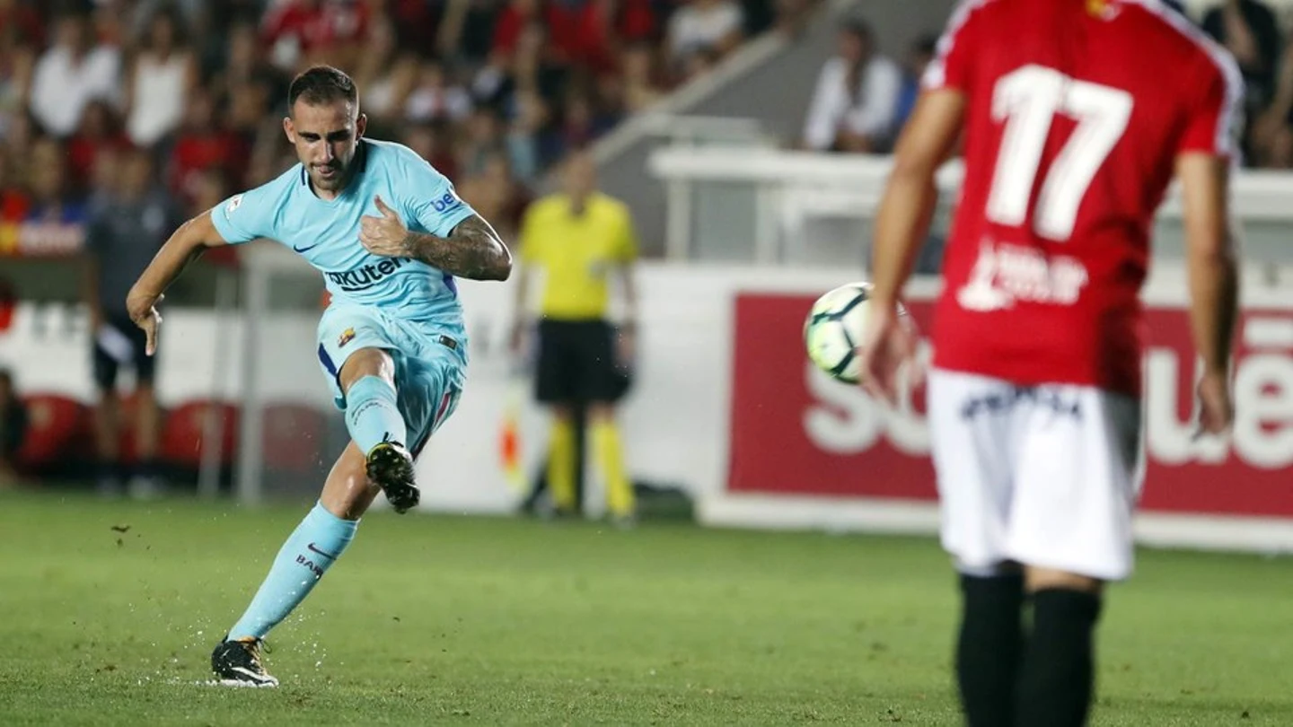 Alcácer ejecuta la falta que supondría el 1-1 en el marcador Alcácer ejecuta la falta que supondría el 1-1 en el marcador