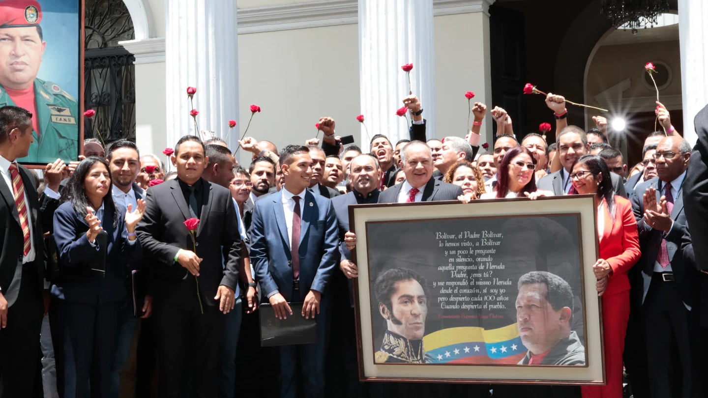 Chavistas marchan para apoyar instalación de la Asamblea Constituyente Chavistas marchan para apoyar instalación de la Asamblea Constituyente