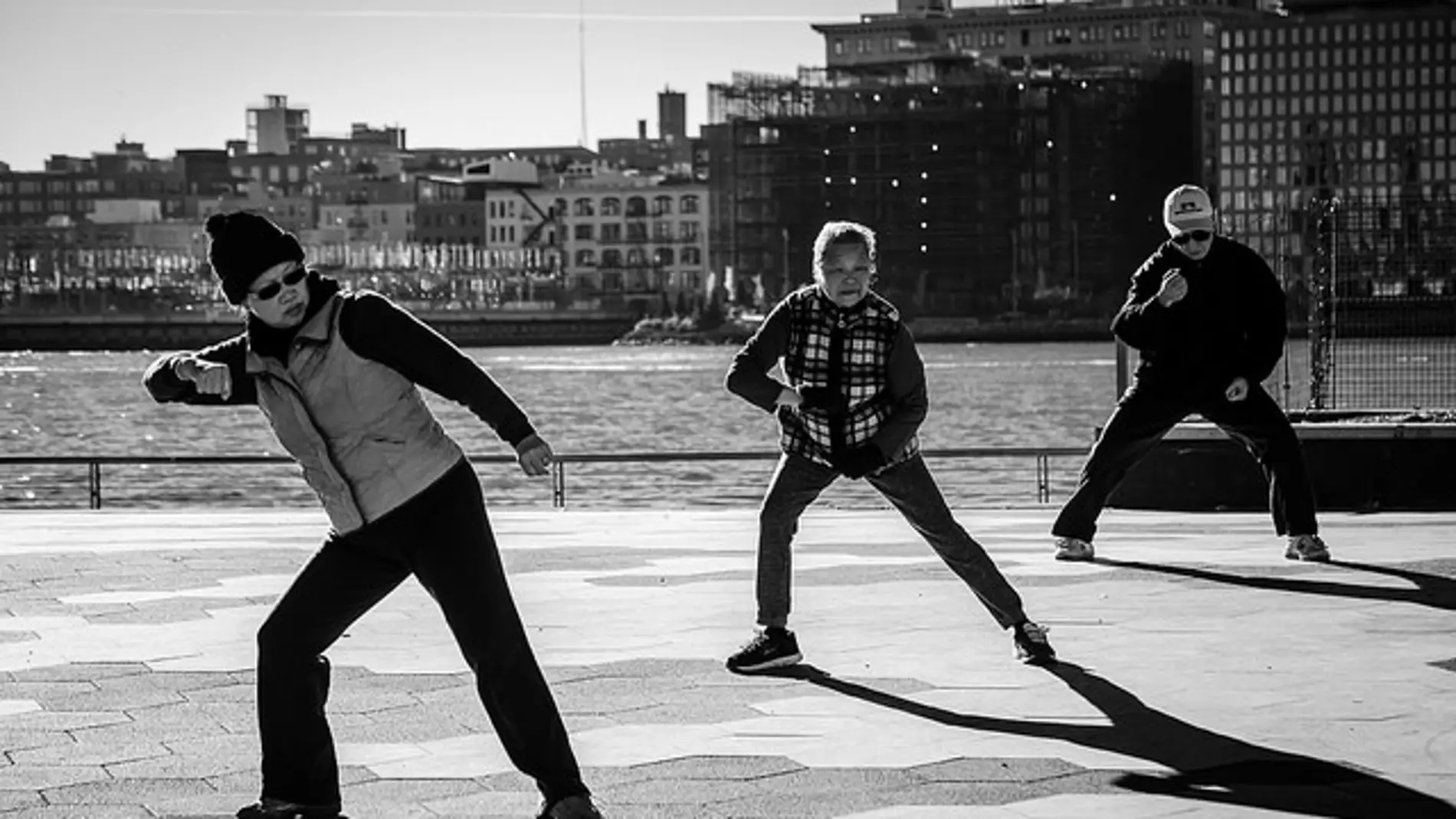 El tai chi ayuda a prevenir caidas en adultos mayores y en riesgo