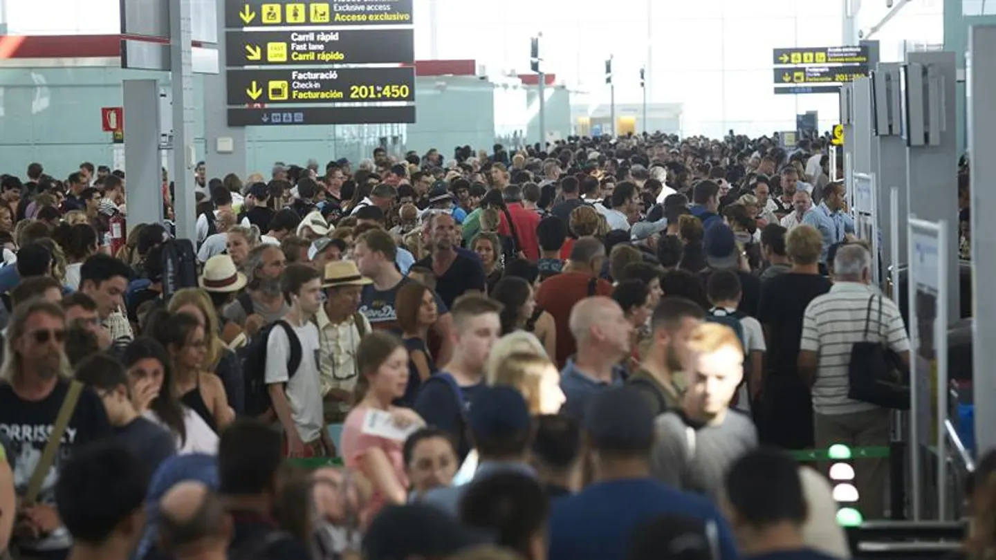 Colas para acceder al control de seguridad del Aeropuerto de Barcelona-El Prat Colas para acceder al control de seguridad del Aeropuerto de Barcelona-El Prat