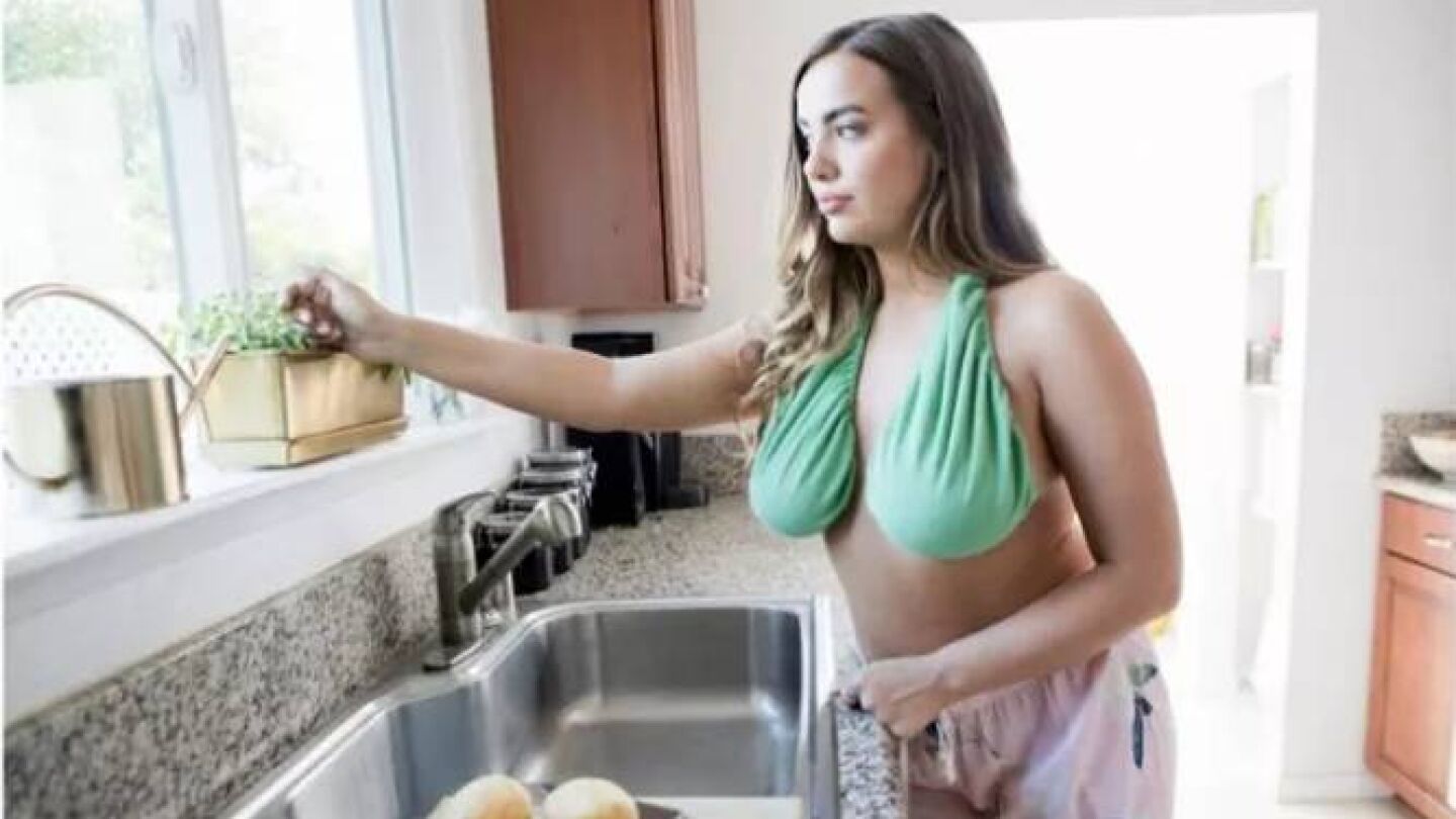 La "teta toalla", el invento que ha revolucionado las redes en Estados Unidos