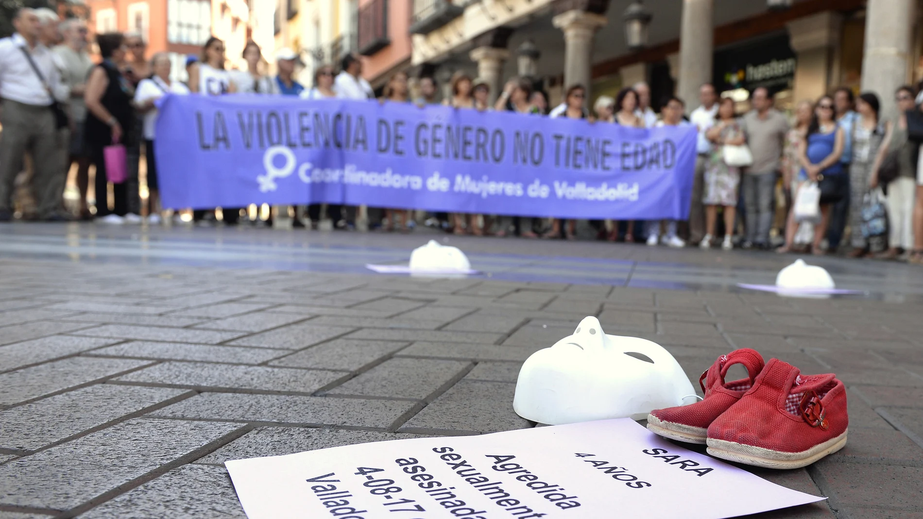 Concentración en Valladolid para condenar el asesinato de Sara