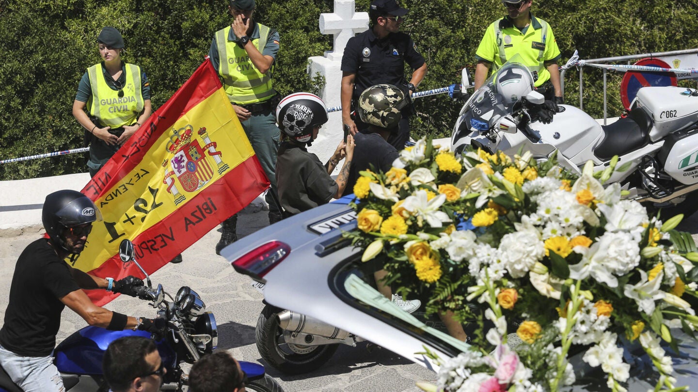 Cientos de motos en el &uacute;ltimo adi&oacute;s a &Aacute;ngel Nieto
