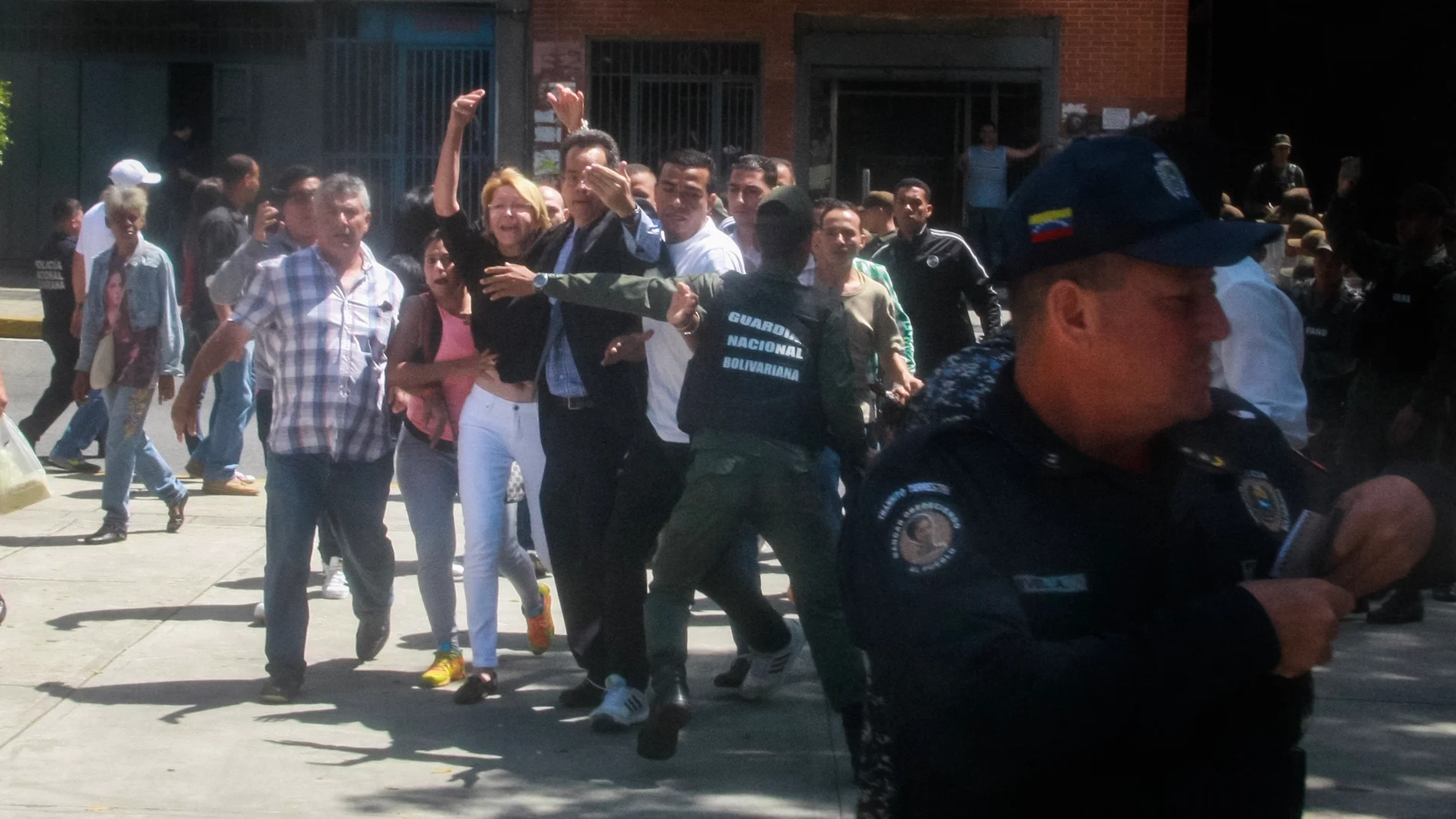 Luisa Ortega Díaz intentando entrar en el Ministerio Público
