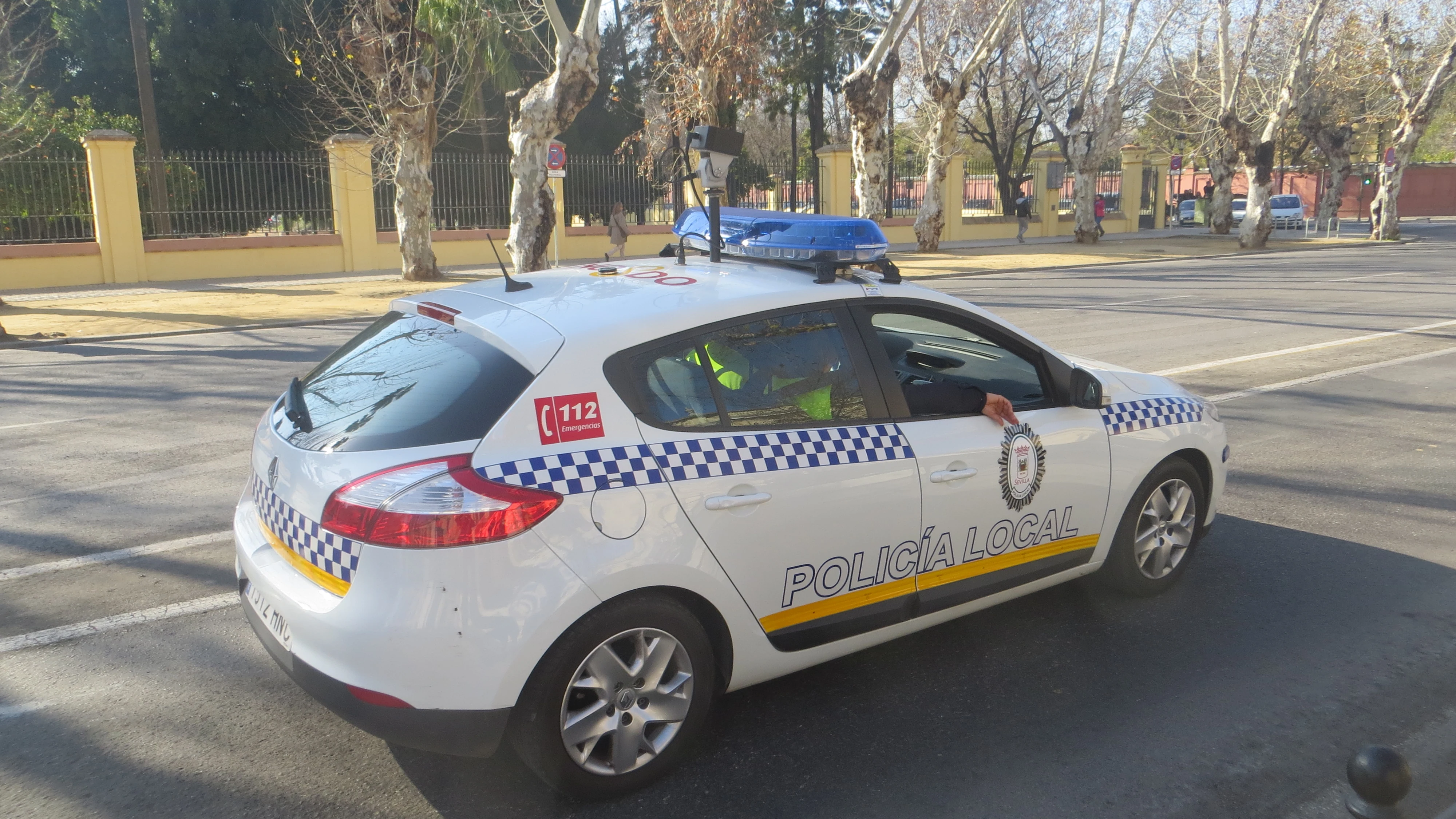 Detenido un hombre acusado de asestar seis puñaladas a su mujer en Sevilla