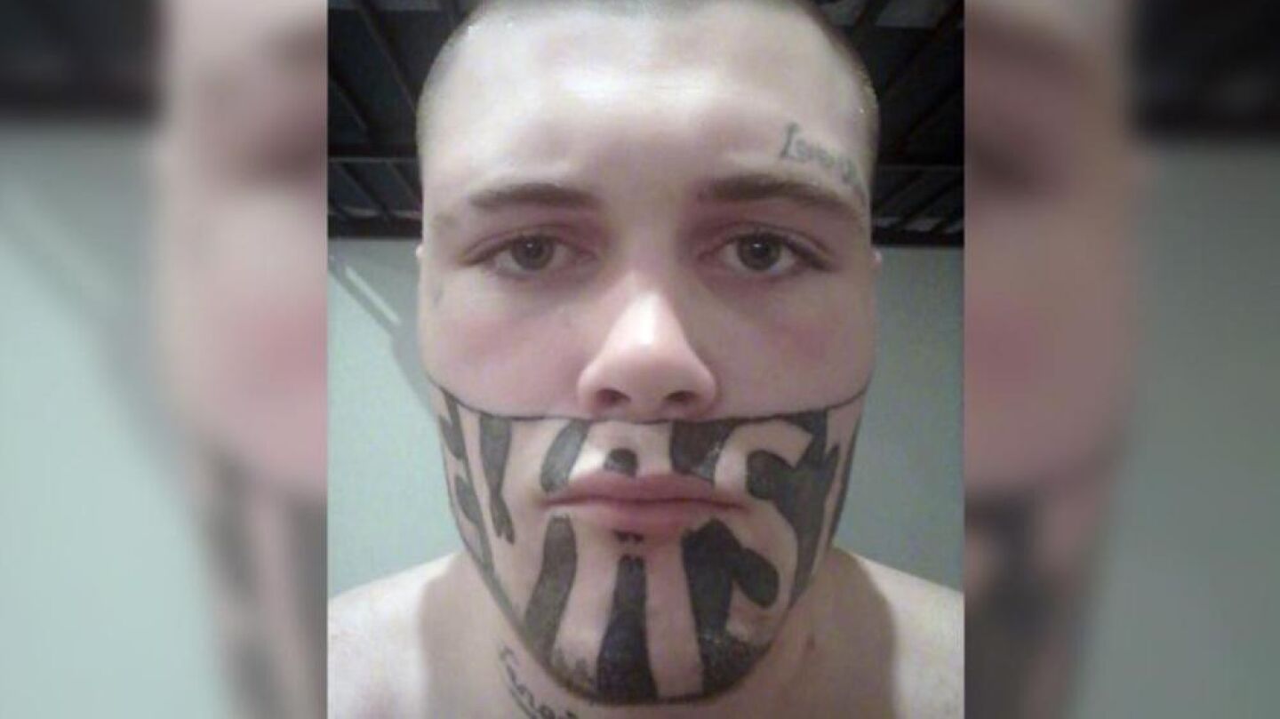 El tatuaje que cubre m&aacute;s de la mitad de su cara