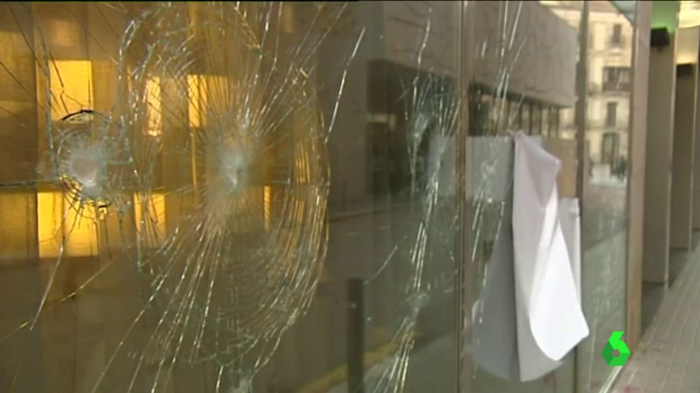 Un hotel da&ntilde;ado por los actos vand&aacute;licos de Arran