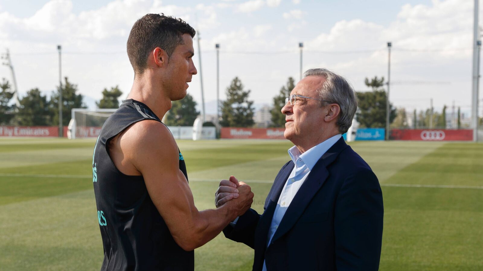 Cristiano saludando a Florentino P&eacute;rez