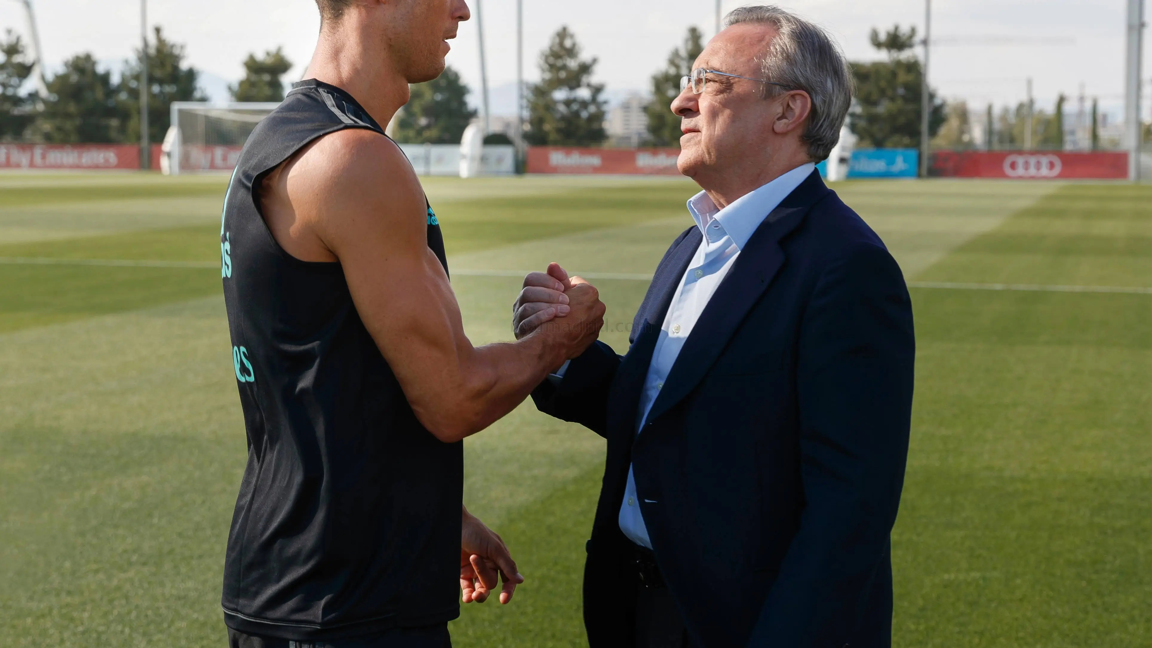 Cristiano saludando a Florentino Pérez