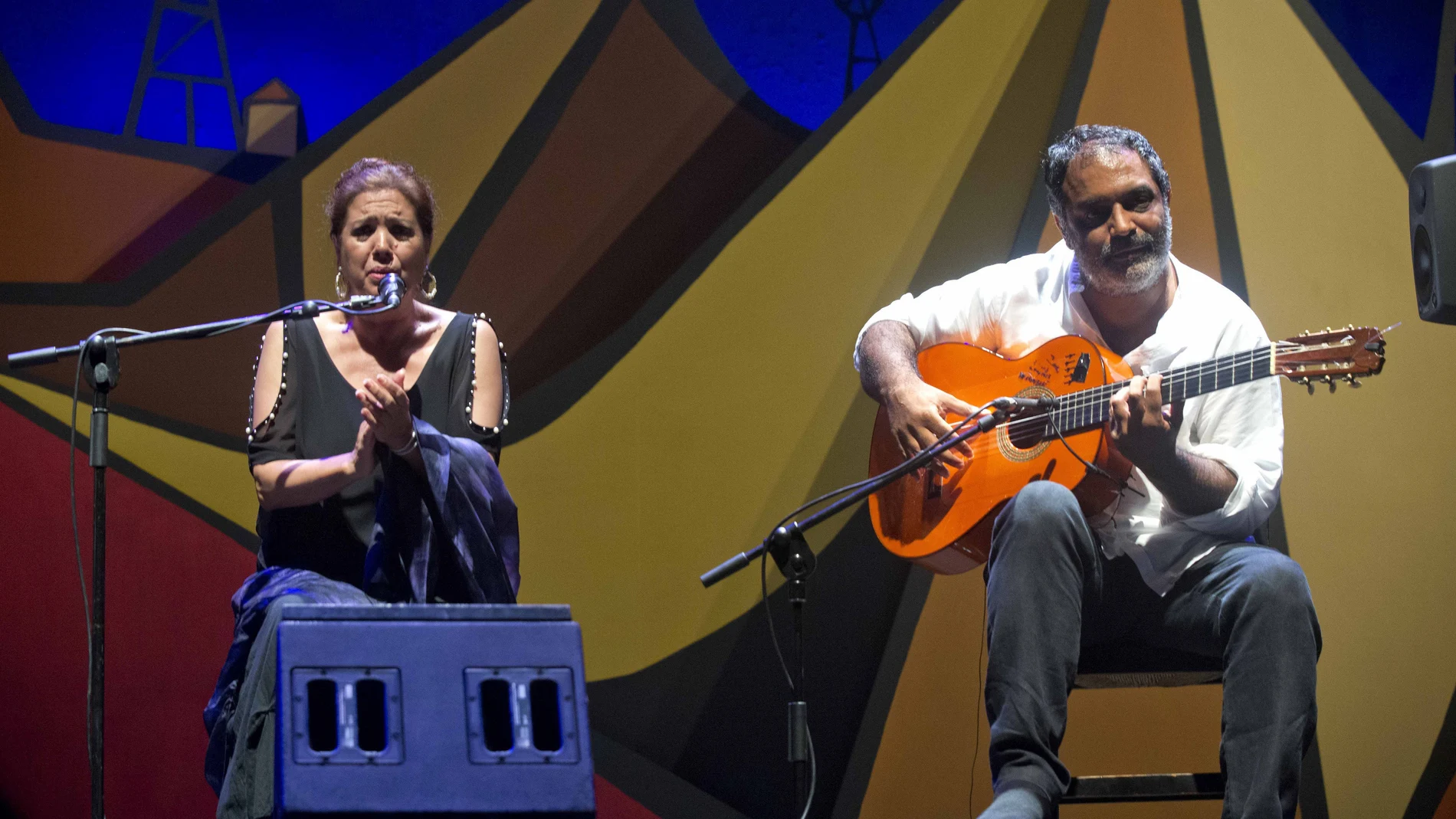 Las cantaora Lole Montoya acompañada a la guitarra por Juan Carmona