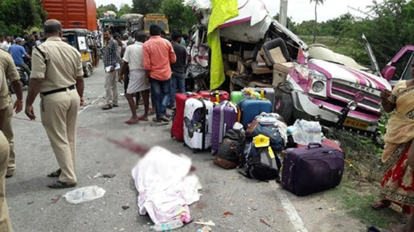 Cuatro muertos y siete heridos en un accidente de tráfico en India Cuatro muertos y siete heridos en un accidente de tráfico en India