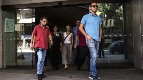 Miembros del comité de huelga de Eulen abandonan las dependencias del Departamento de Trabajo de la Generalitat Miembros del comité de huelga de Eulen abandonan las dependencias del Departamento de Trabajo de la Generalitat