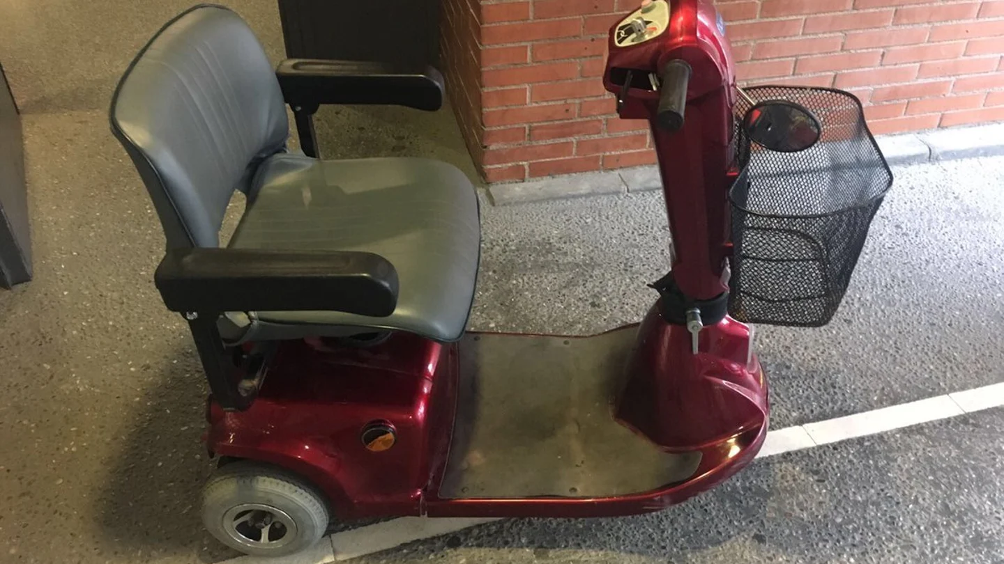 La silla recuperada por los Mossos La silla recuperada por los Mossos