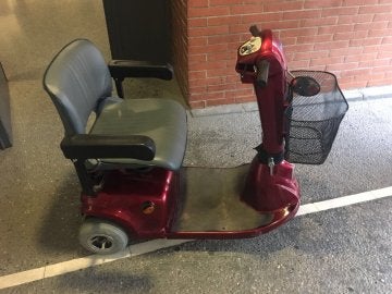 La silla recuperada por los Mossos La silla recuperada por los Mossos